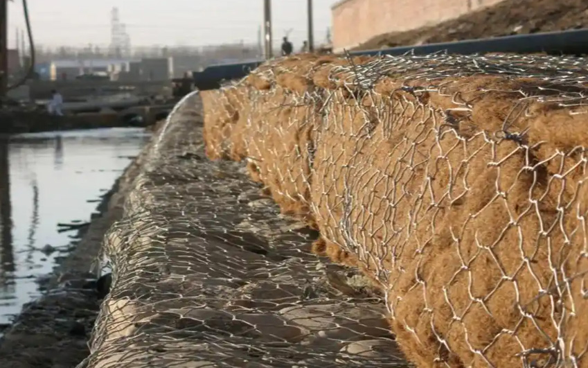 水库大坝和水域边坡防护‌